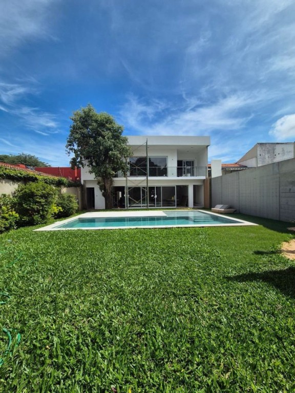 En Alquiler - Casa de 3 habitaciones en suite